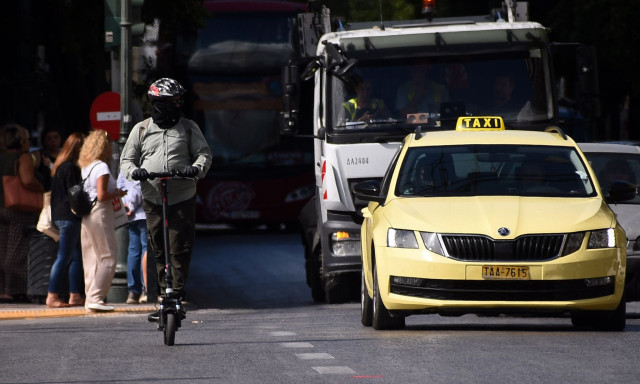 Αναστάτωση στην κάθοδο του Κηφισού: Ανήλικοι βγήκαν στην λεωφόρο με ηλεκτρικά πατίνια