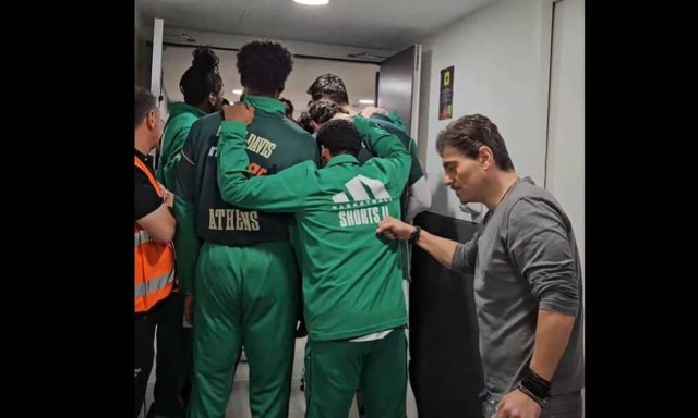 Μπαρτσελόνα – Παναθηναϊκός AKTOR: Στα αποδυτήρια ο Δ. Γιαννακόπουλος πριν το τζάμπολ