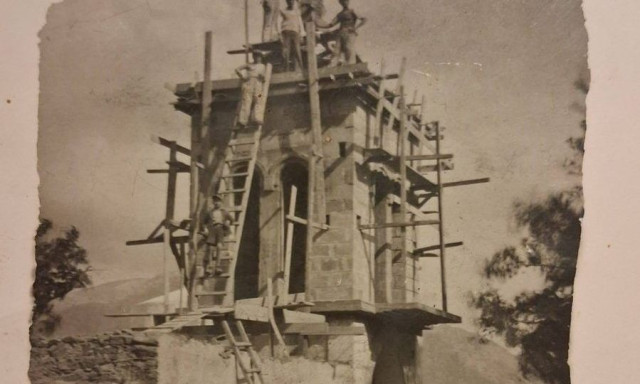 Ρέθυμνο: Η σπάνια φωτογραφία από την ανέγερση της Παναγίας στα Μυριοκέφαλα μετά τον πόλεμο