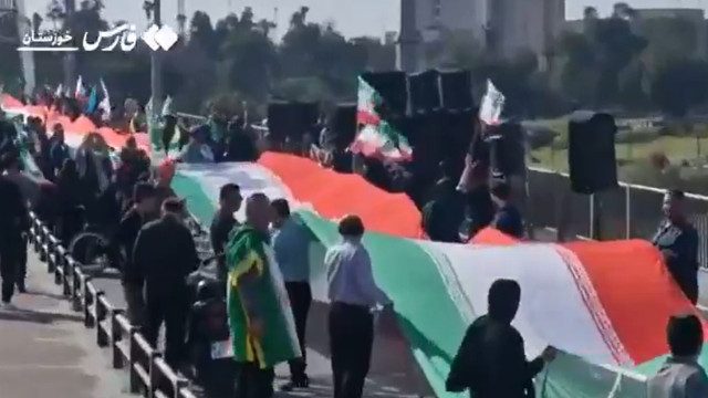 Ιράν: Το καθεστώς σχηματίζει «ανθρώπινες αλυσίδες» σε γέφυρες - βίντεο