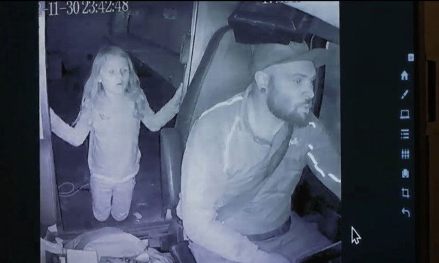 Φωτογραφία φρίκης: Οι τελευταίες στιγμές της 7χρονης Αθηνάς - Κούριερ την απήγαγε και τη στραγγάλισε