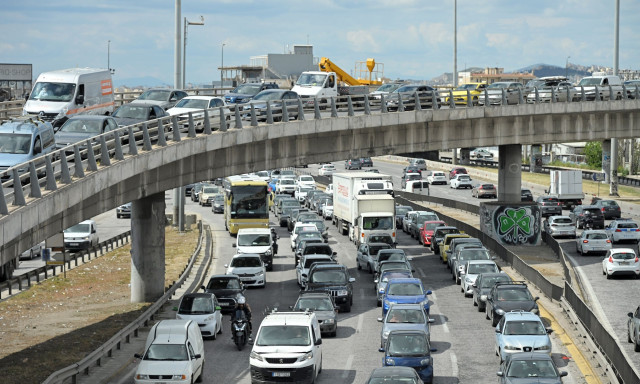 Κίνηση τώρα: Χάος στον Κηφισό - Μεγάλες καθυστερήσεις και στην Αττική οδό