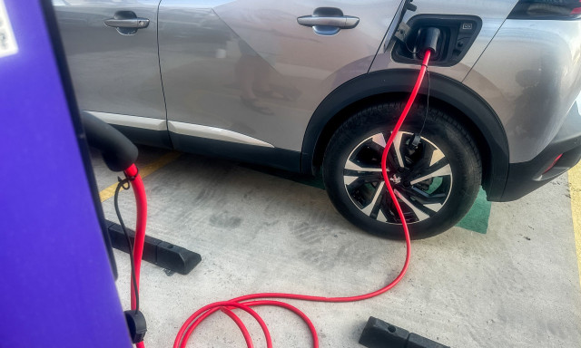 Ποια ηλεκτρικά αυτοκίνητα και ποδήλατα επιδοτούνται - Παρατείνεται το πρόγραμμα Κινούμαι Ηλεκτρικά