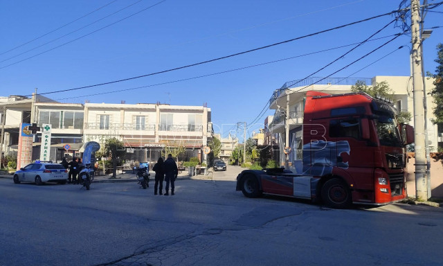 Μενίδι: Βίντεο από την παράσυρση της 82χρονης - Δίωξη για ανθρωποκτονία στον οδηγό νταλίκας