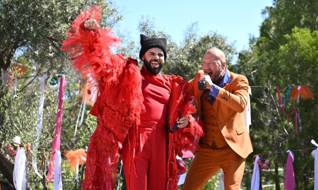 Ο Akylas εισβάλλει σε σειρά της ΕΡΤ1