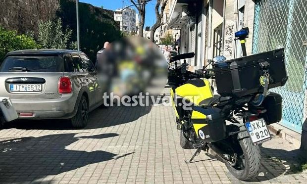 Τραγωδία στη Θεσσαλονίκη: Νεκρή 59χρονη που έπεσε από τον τρίτο όροφο πολυκατοικίας