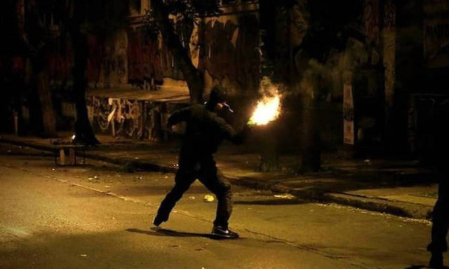 Ηράκλειο: Ανήλικοι πετούν μολότοφ έξω από εκκλησία - Ανησυχία εκφράζουν οι κάτοικοι