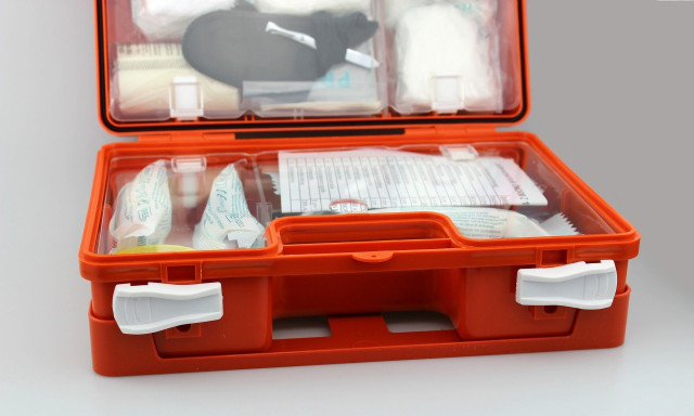 Κουτί πρώτων βοηθειών στο αυτοκίνητο: Δείτε στον αναλυτικό πίνακα τι πρέπει να περιλαμβάνει