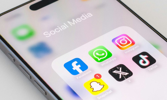 Mεγάλο θέμα στα διεθνή μέσα η απαγόρευση των social media στα Ελληνόπουλα κάτω των 15 ετών