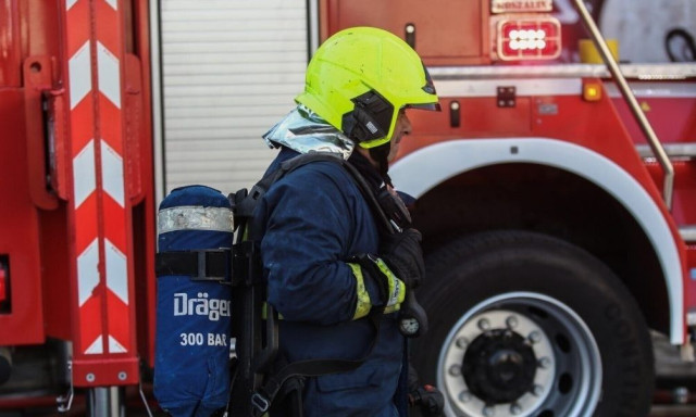 Φωτιά σε φορτηγό κοντά στον Πλάτανο Αλμυρού – Το εγκατέλειψε εγκαίρως ο οδηγός