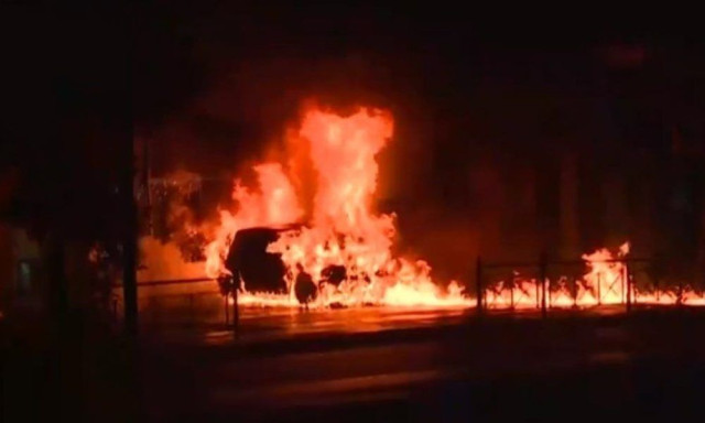 Κρήτη: Πήγαν το αμάξι στο γήπεδο και του έβαλαν φωτιά