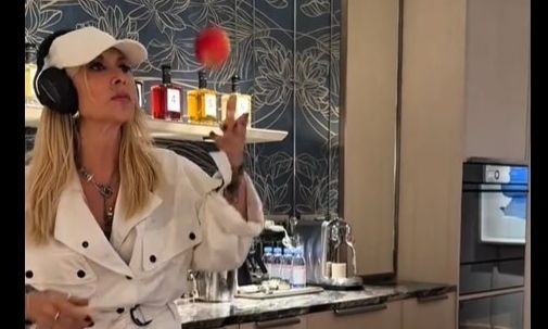 Άννα Βίσση: «Πρώτη γεύση» του νέου τραγουδιού με φόντο την κουζίνα της