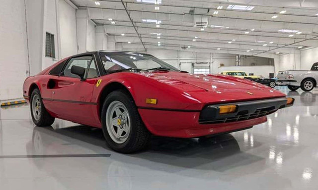O Magnum πουλά τη Ferrari 308 GTS του
