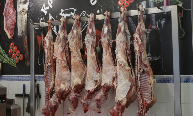 Πάσχα με... άγχος: Ακριβότερο αρνί, λιγότερες ποσότητες – Όλα όσα πρέπει να προσέξουν οι καταναλωτές