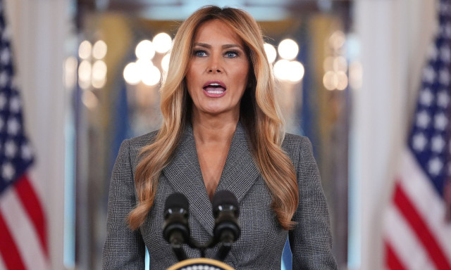 Έκτακτη δήλωση της Μελάνια Τραμπ στον Λευκό Οίκο: «Δεν είχα καμία σχέση με τον Τζέφρι Έπσταϊν»
