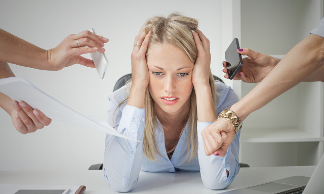 Επαγγελματική εξουθένωση: 5 πρώιμα σημάδια burnout που συχνά αγνοούν οι εργαζόμενοι