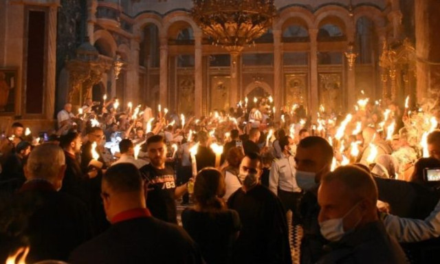 Πατριάρχης Ιεροσολύμων στους πιστούς για το Άγιο Φως: Συγκεντρωμένοι γύρω από τον Ζωοδόχο Τάφο