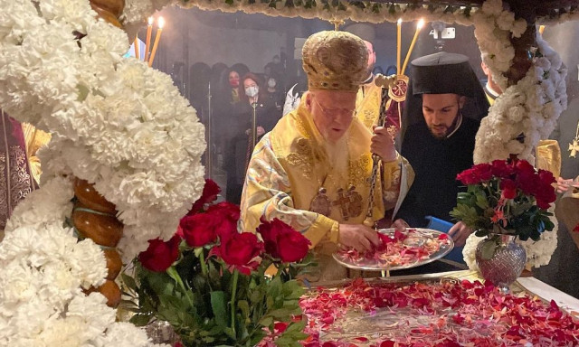 Μεγάλη Παρασκευή: Ακολουθία του Επιταφίου Θρήνου και Περιφορά του Επιταφίου στο Φανάρι - Live