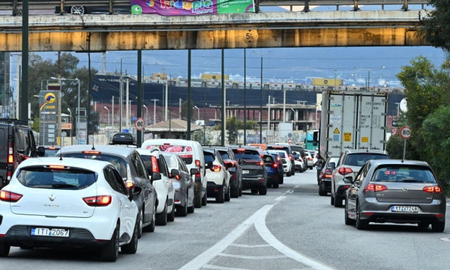 Σε εξέλιξη η μαζική έξοδος των εκδρομέων του Πάσχα - Αυξημένη η κίνηση σε λιμάνια, ΚΤΕΛ και διόδια