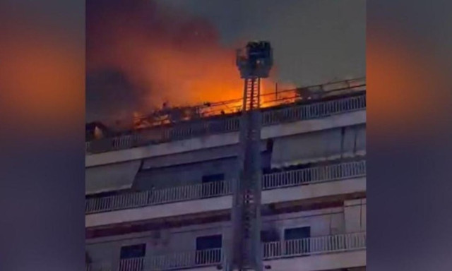 Μεγάλη πυρκαγιά σε διαμέρισμα στη Νέα Σμύρνη - Αναφορά για εγκλωβισμένο άτομο