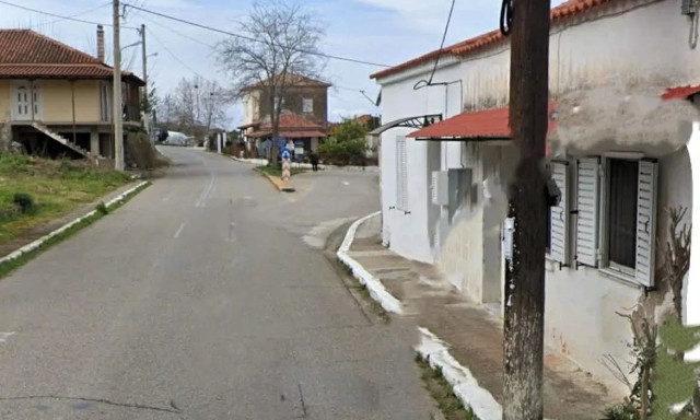 Ηλεία: Σοβαρό τροχαίο στο Σκουροχώρι - Αυτοκίνητο έπεσε σε σπίτι και γκρέμισε τοίχο