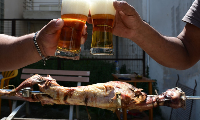 Πάσχα 2026: Συμβουλές για το ιδανικό ψήσιμο του οβελία