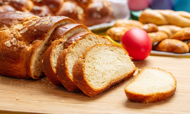 Πάσχα στην εποχή των social media: Κυνηγώντας τους followers ανάμεσα στο βίωμα και το «content»