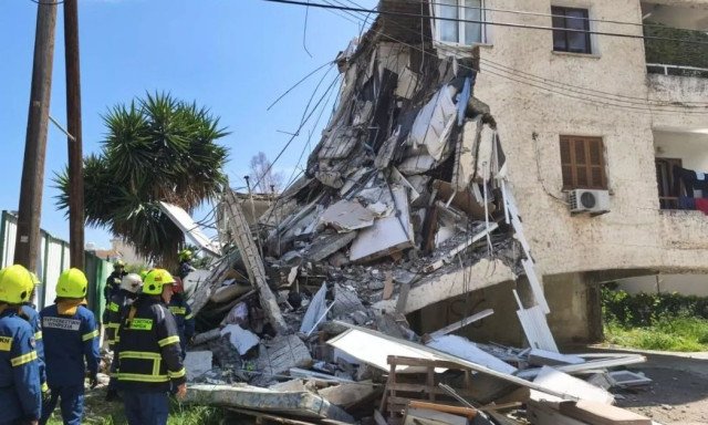Κατέρρευσε διώροφη πολυκατοικία στην Κύπρο - Αναφορές για ένα εγκλωβισμένο άτομο