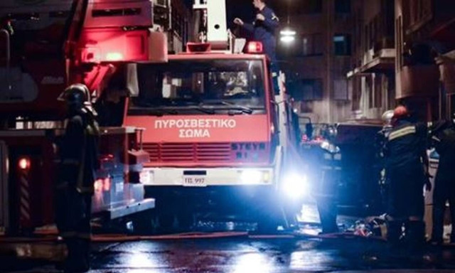 Μεγάλη πυρκαγιά σε διαμέρισμα στη Νέα Σμύρνη - Αναφορά για εγκλωβισμένο άτομο