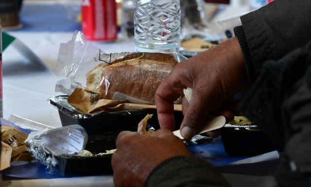 Πάσχα: Γεύματα αγάπης από τον Δήμο Αθηναίων σε άστεγους και ευάλωτους πολίτες