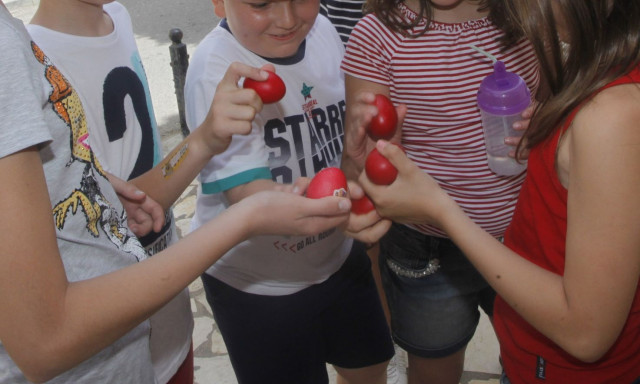 Γιατί τσουγκρίζουμε κόκκινα αυγά το Πάσχα