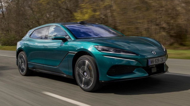 Η Denza, η premium μάρκα της BYD στην Ευρώπη με τα Z9GT και D9