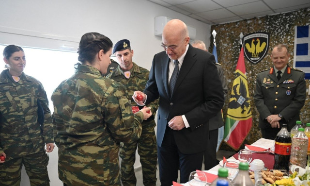 Στο επιτηρητικό φυλάκιο «126» στον Έβρο ο Νίκος Δένδιας και ο αρχηγός ΓΕΕΘΑ