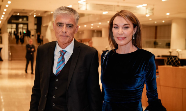 Τατιάνα Στεφανίδου-Νίκος Ευαγγελάτος: Σε κατανυκτική ατμόσφαιρα το Πάσχα τους στην Πάρο