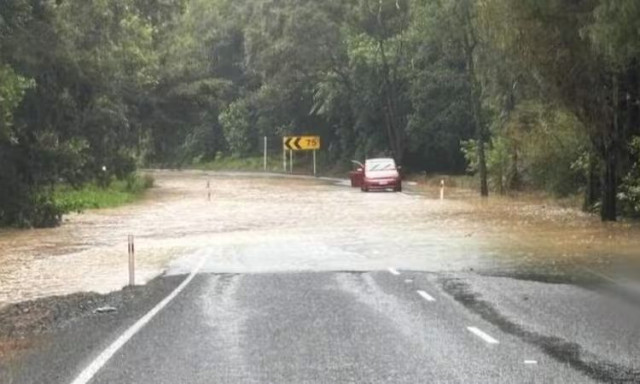 Ο κυκλώνας Vaianu «σφυροκοπά» τη Νέα Ζηλανδία: Πλημμύρες, μπλακ άουτ και μαζικές εκκενώσεις οικισμών