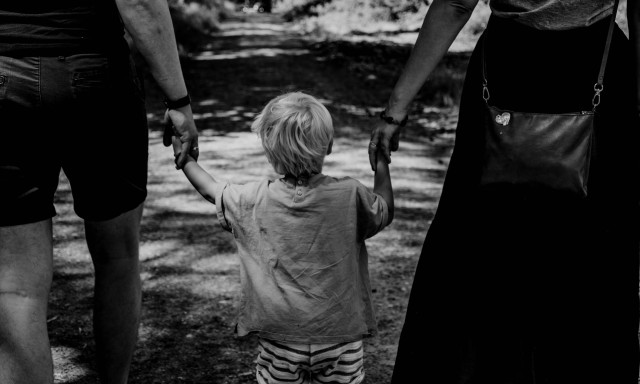 Οι επιλογές που δύσκολα αποφεύγονται - Γιατί τελικά επαναλαμβάνουμε τα λάθη των γονιών μας