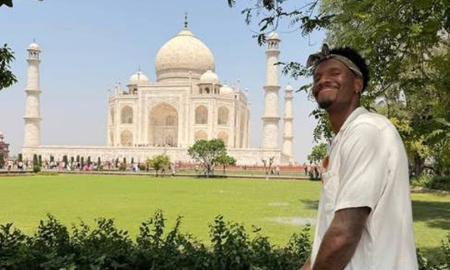 Ο Χέιζ-Ντέιβις... πετάχτηκε για 19 ώρες στην Ινδία, προκειμένου να δει το Ταζ Μαχάλ!