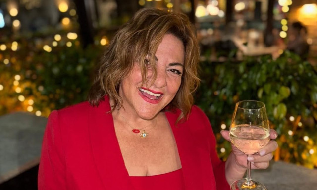 Βίκυ Σταυροπούλου: Έγινε viral αναβιώνοντας σκηνή του «Είσαι το ταίρι μου», ανήμερα του Πάσχα