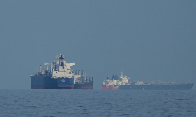 Πετρέλαιο: Ξανά πάνω από τα 100 δολάρια το βαρέλι μετά το «μπλόκο» Τραμπ στα Στενά του Ορμούζ