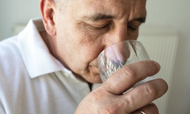 Το κοινό ποτό που αυξάνει τον κίνδυνο καρδιακών παθήσεων