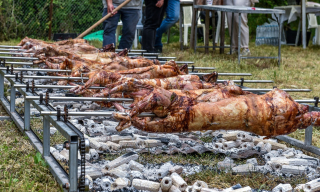 Οι Έλληνες πήγαν στο χωριό αλλά το Πάσχα ήταν πιο φτωχό από το 2025