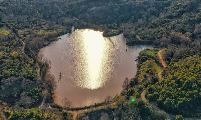 «Αναστήθηκε» στη Λάρισα η πιο περίεργη λίμνη - Δείτε φωτογραφίες από την πανέμορφη Σκήτη
