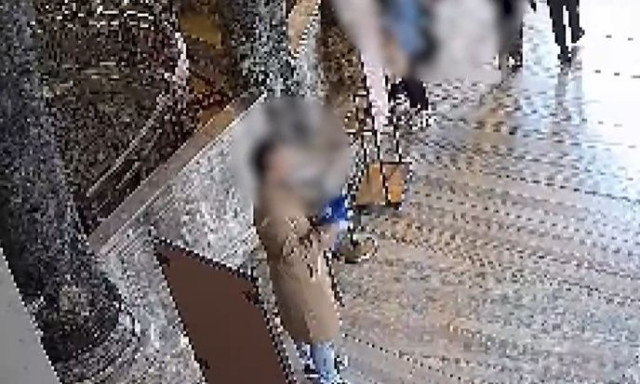 Συνελήφθησαν γιατί άνοιξαν ελληνική σημαία με σταυρό μέσα στην Αγιά Σοφιά, τη Μεγάλη Πέμπτη - Βίντεο