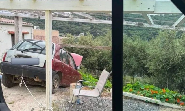 Εγκλωβισμός οδηγού στα Χανιά: Λύθηκε το χειρόφρενο και «καρφώθηκε» σε κολώνα της ΔΕΗ