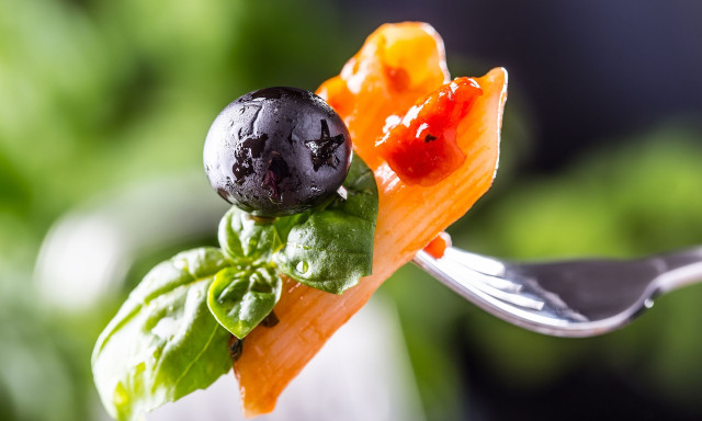 Φάτε τα μαζί: Συνδυασμοί τροφίμων που ενισχύουν τα μεμονωμένα οφέλη υγείας τους