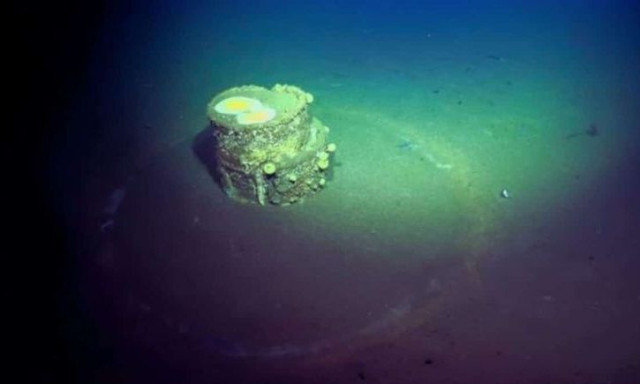 Επιστήμονες βρήκαν μυστηριώδη βαρέλια με λευκούς δακτυλίους στον βυθό των ωκεανών