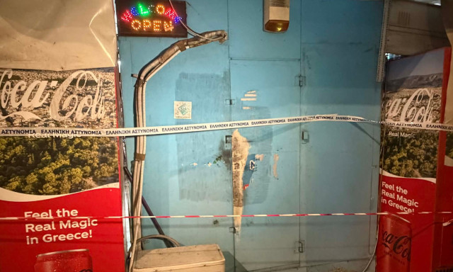 Εξάρχεια: Εκτός κινδύνου ο 50χρονος που δέχτηκε επίθεση με μαχαίρι – Αναζητούνται δύο δράστες