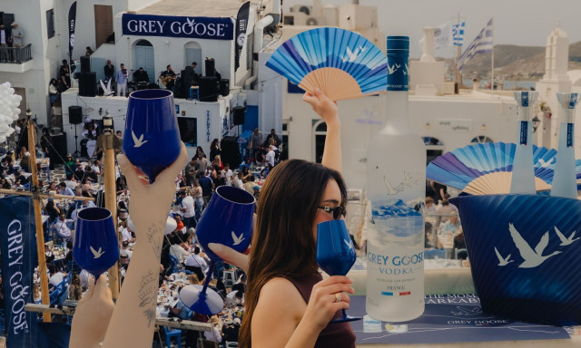 Πάσχα στην Πάρο με την Grey Goose: Μοναδικές εικόνες από τo viral κυκλαδίτικο γλέντι