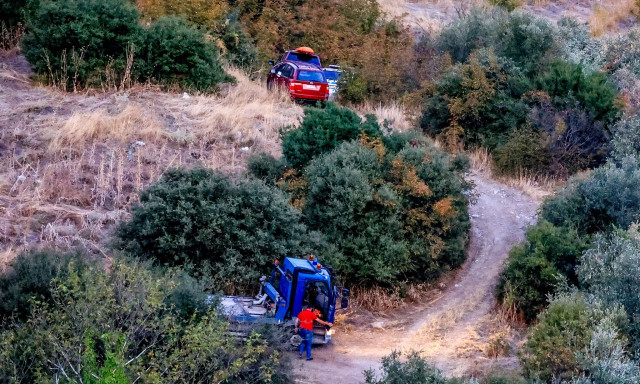 Πάρνηθα: Αυτοκίνητο έπεσε σε γκρεμό -  Επιχείρηση απεγκλωβισμού για τον οδηγό