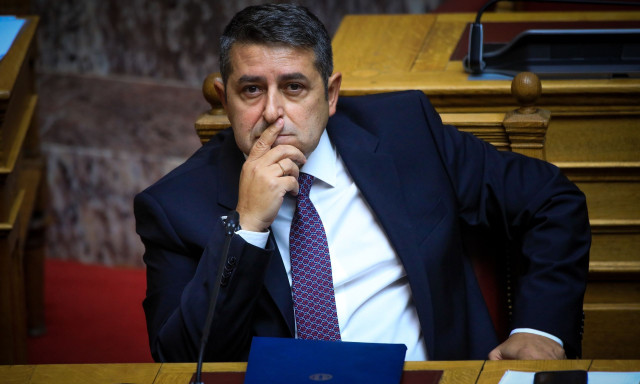 Πώς κατέρρευσε ο Γιώργος Μυλωνάκης στον «πρωινό καφέ» του Μαξίμου